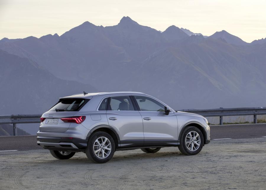  Audi Q3 Advanced 2018 года  (WW) (фото 28 из 46)